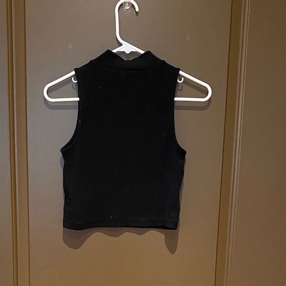 Black, thin ribbed crop top - Picture 3 of 3